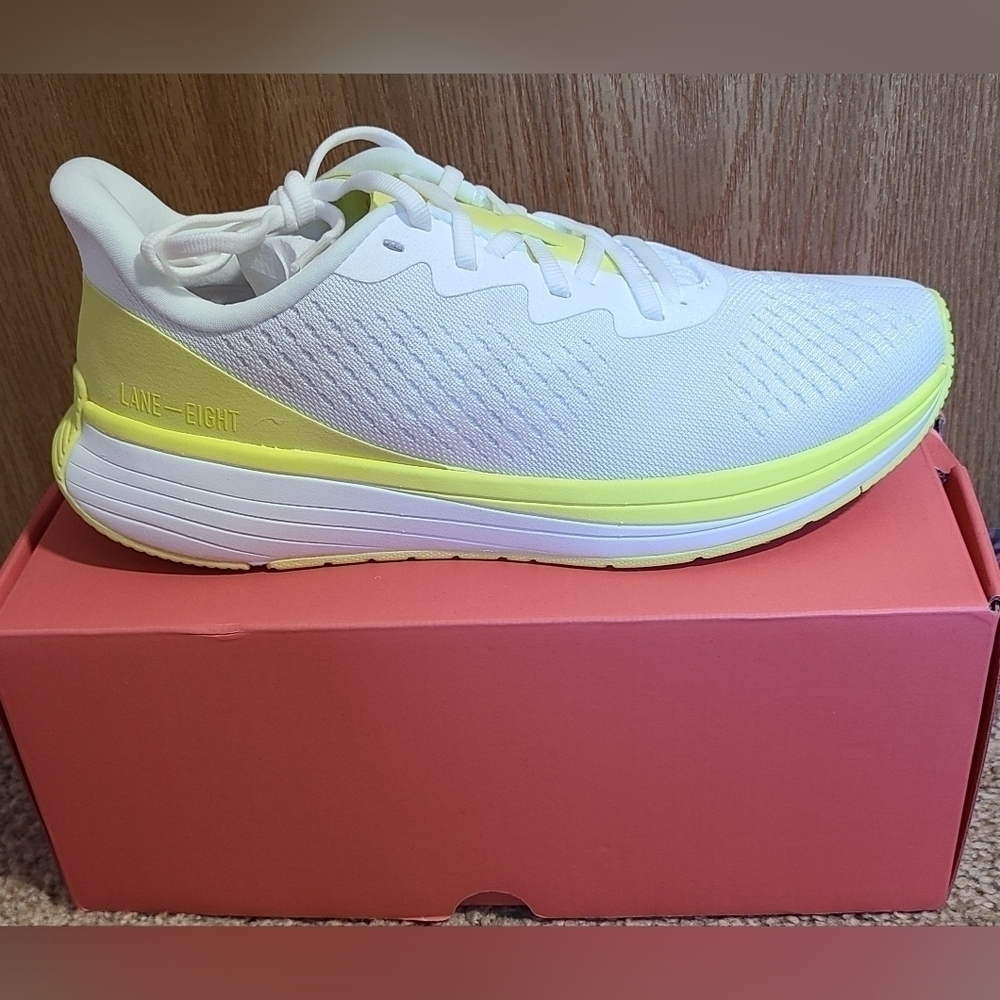 NWT Lane-Eight The Relay Trainers in Key Lime Size 7